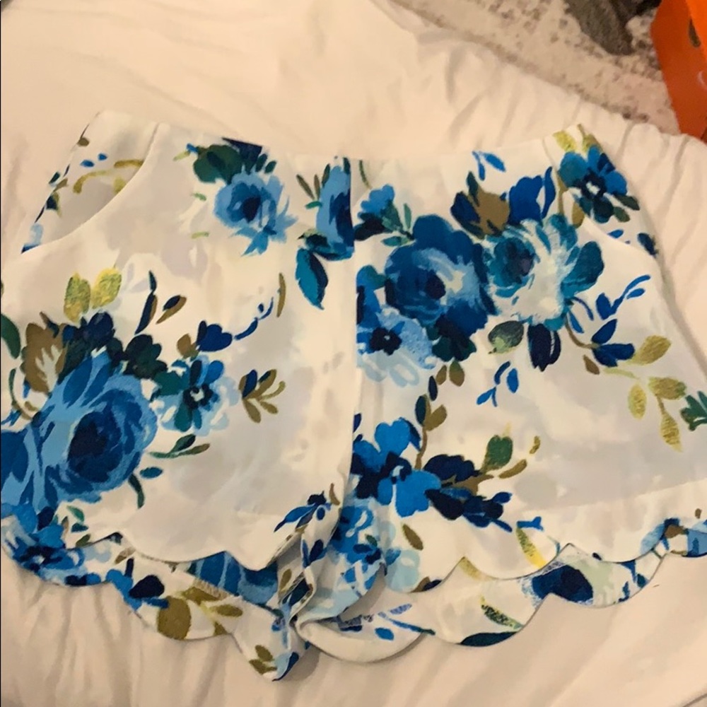 Floral shorts with pockets